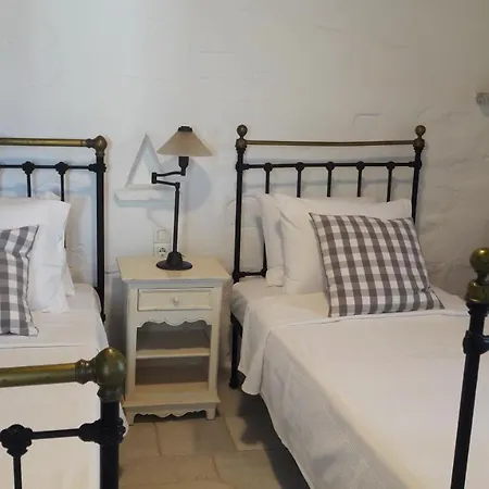 Traditional * Páros