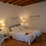 Traditional Párosz