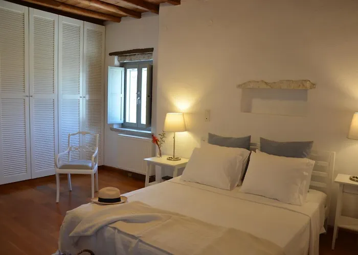 Traditional * Parikia (Paros)